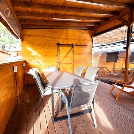 キャンプ場 Luxury Vintage Airstream Rv/caravan Retro Charm Meets Comfort *