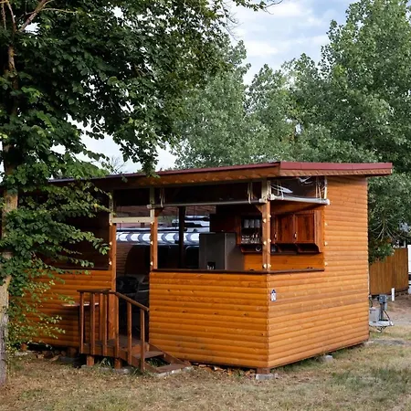 キャンプ場 Luxury Vintage Airstream Rv/caravan Retro Charm Meets Comfort