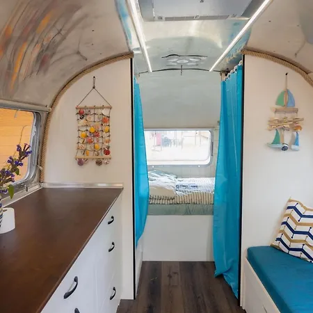 キャンプ場 Luxury Vintage Airstream Rv/caravan Retro Charm Meets Comfort キテン