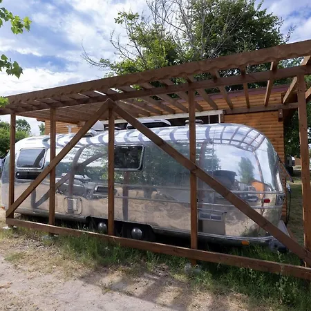 Luxury Vintage Airstream Rv/caravan Retro Charm Meets Comfort Camping Kiten (Burgas)