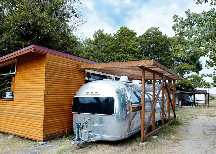 Къмпинг Luxury Vintage Airstream Rv/caravan Retro Charm Meets Comfort *