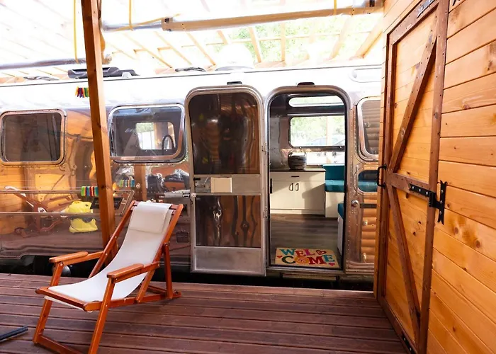 Къмпинг Luxury Vintage Airstream Rv/caravan Retro Charm Meets Comfort Китен