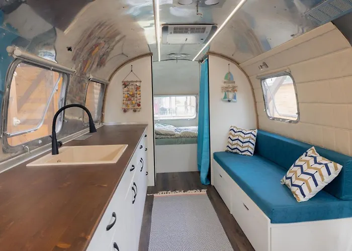 Luxury Vintage Airstream Rv/caravan Retro Charm Meets Comfort * Китен
