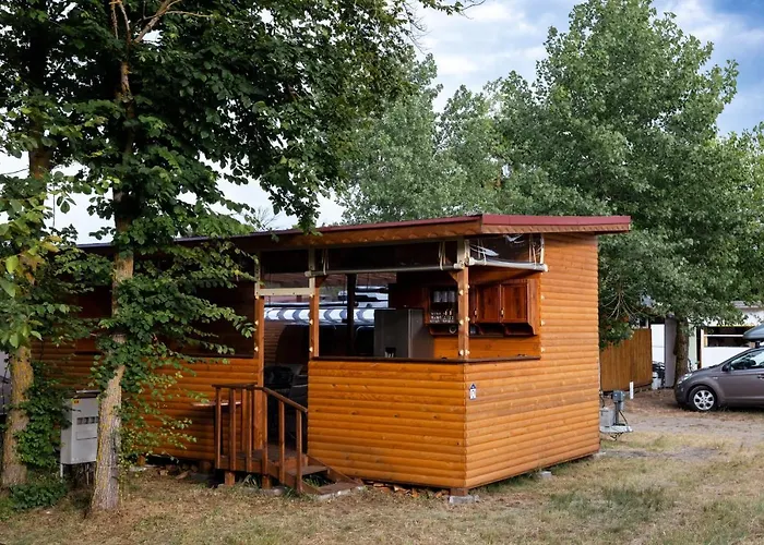 Къмпинг Luxury Vintage Airstream Rv/caravan Retro Charm Meets Comfort