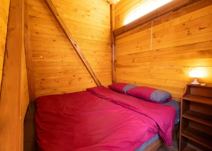 Luxury Vintage Airstream Rv/caravan Retro Charm Meets Comfort Къмпинг Китен