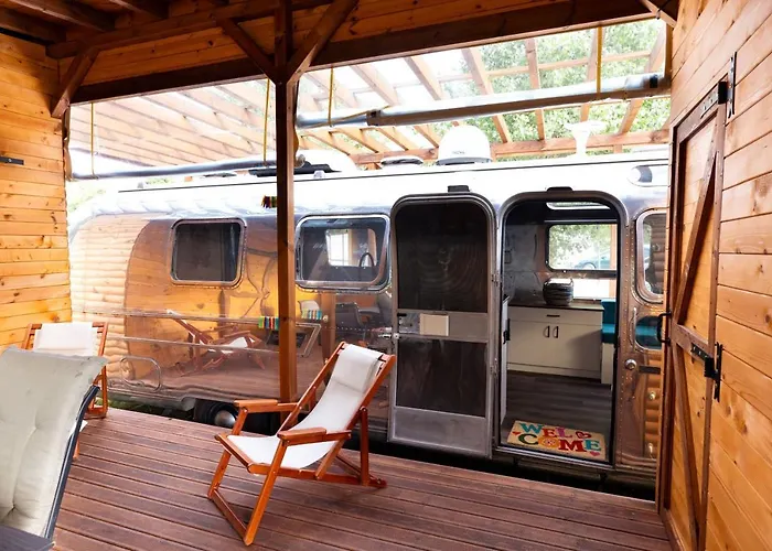 Luxury Vintage Airstream Rv/caravan Retro Charm Meets Comfort Китен