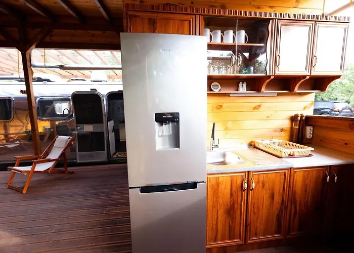 Къмпинг Luxury Vintage Airstream Rv/caravan Retro Charm Meets Comfort Китен